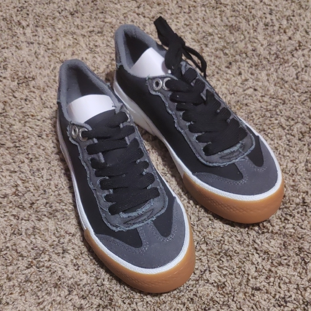 Woman's Black and Gray Sneakers By Corky's